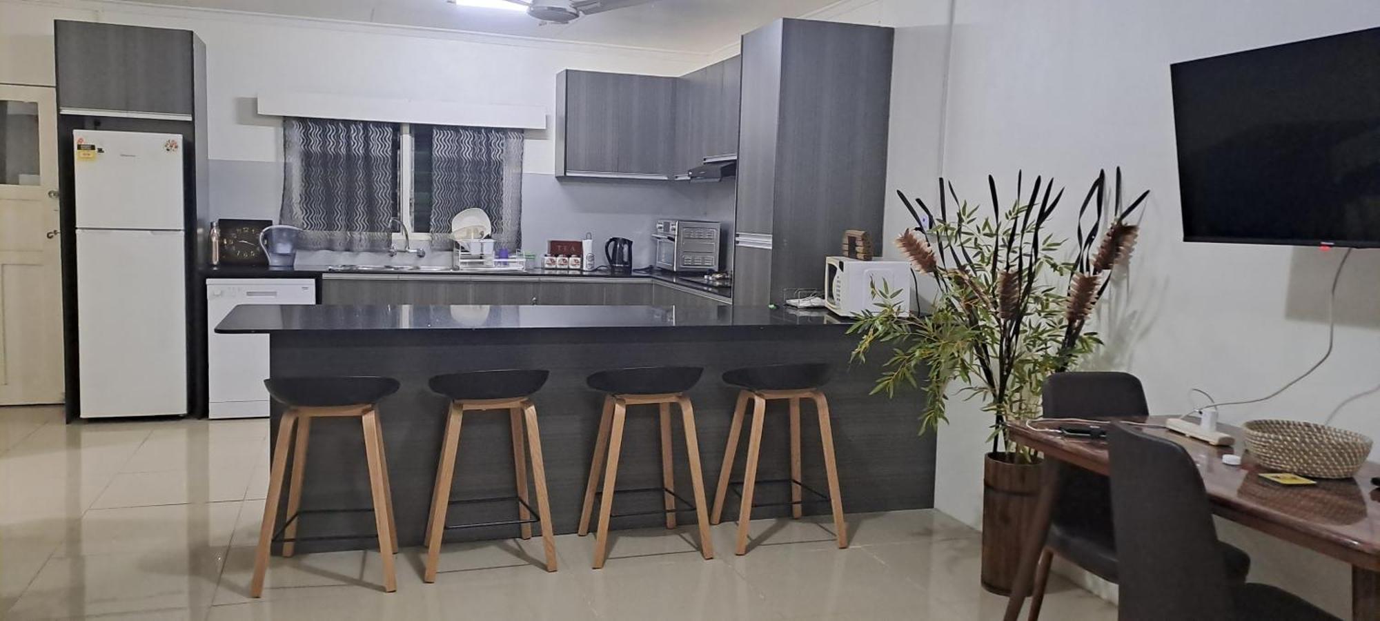 Abm Court Apartments Нади Екстериор снимка